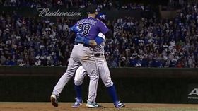 拍鐵達尼號？小熊洛磯球員「抱起來」
國聯,外卡生死戰,鐵達尼號,Nolan Arenado
翻攝自推特
