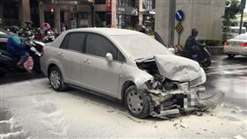 新北市，新莊，車禍，火燒車，未禮讓直行車