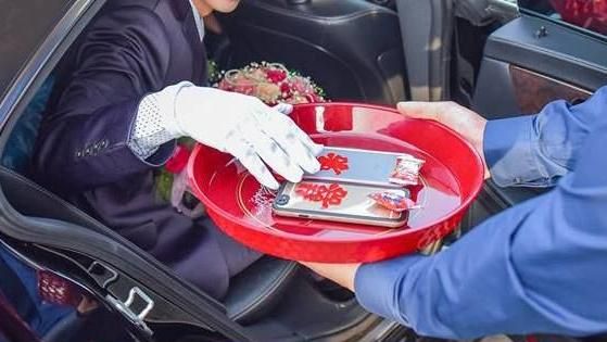 迎娶少蘋果！婚攝急獻「這個」網笑翻