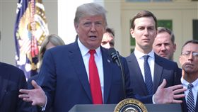 美國總統川普美國總統川普（圖）1日在白宮表示，他不介意聯邦調查局完整調查大法官提名人卡瓦諾的不當性行為指控；但也不希望有「政治迫害」。中央社記者鄭崇生華盛頓攝 107年10月2日