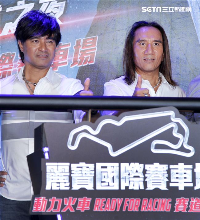 動力火車攻完南北巨蛋後，前進台中台灣首場在方程式賽車場開演唱會。（記者邱榮吉/攝影）