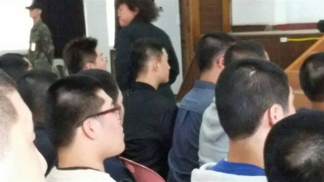他問入伍剃髮時間　意外曝光髮婆地位