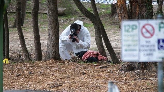 全裸女屍驚現公園　頸套項圈死狀詭異