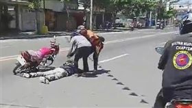 車禍,求婚,菲律賓,交警,惡整,驚喜,崩潰,悲從中來　圖／翻攝自YouTube http://youtu.be/FDJdCLVkEQQ