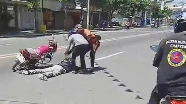 男友車禍慘死街頭！她趕抵現場竟樂歪