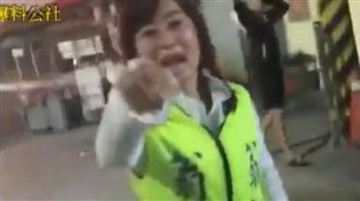 掛看板遭阻嗆民眾　參選人臉書被灌爆