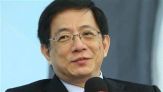 管中閔「錢事金生」 網:口譯哥輸了