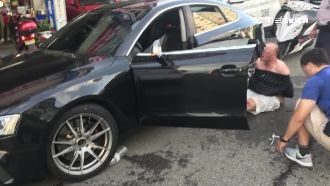 毒蟲車禍想肇逃　遭噴辣椒水放聲尖叫