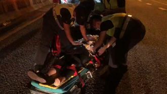 夜騎喝咖啡　重機女騎士疑自摔命危