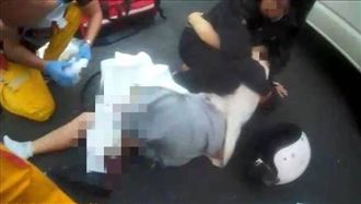 國一生慘遭校車拖輾　母目睹心疼緊擁