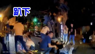 屁孩神明面前大亂鬥！警鳴槍全龜縮