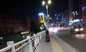 ▲半夜臉有血拖行李箱超詭異，男竟將人碎屍200多塊。（圖／翻攝自赤峰公安微博）