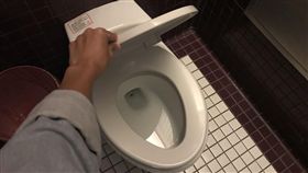 馬桶，沖馬桶，馬桶蓋(記者郭奕均攝影)