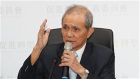 促轉會主委黃煌雄請辭　盼解開朝野政治僵持促轉會主委黃煌雄6日發表辭職聲明表示，為了解開朝野不必要的政治僵持，並共同努力為超越政黨輪替的轉型正義留下空間，決定主動辭去促轉會主委一職。（檔案照片）中央社　107年10月6日