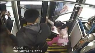 公車族小心！致命「疏忽」當心被拖行