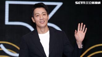 台藝人穿紅內褲出席頒獎禮　他羞紅臉