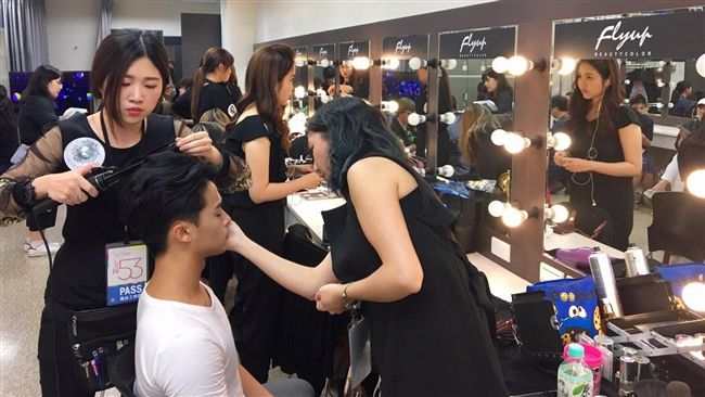 「FLY UP」　金鐘53指定彩妝