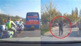 4歲男童在景區發燒昏迷！　交警「接力狂奔」護送就醫（圖／YouTube）