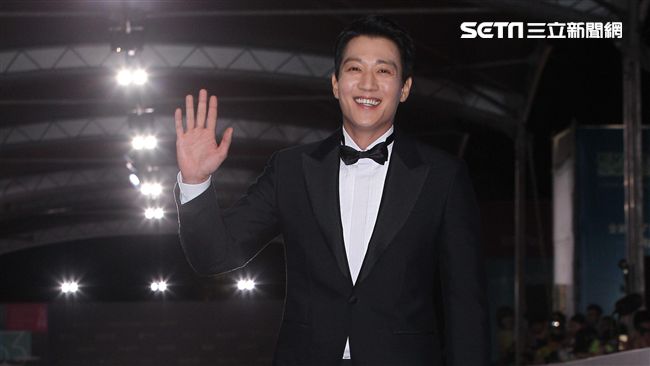 金來沅微笑迷倒粉絲　現學現賣哇愛哩