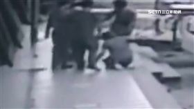 趕時辰送牌位遭堵 家屬