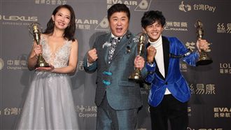 紅內褲助攻！胡瓜忍淚領獎曝張菲私語