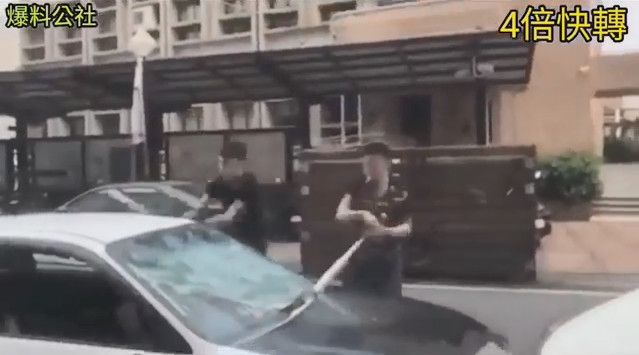 砸車男PO文戰網友　反被酸爆是弱雞