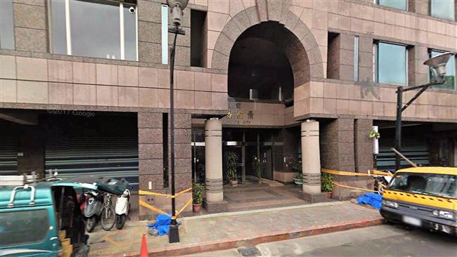 男子全身傷躺中庭　住戶：他不住這裡