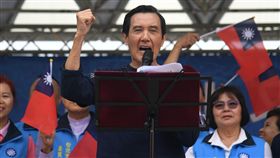 馬英九出席丁守中文山區後援會成立大會前總統馬英九（中）7日出席台北市長參選人丁守中文山區後援會成立大會，雖然丁守中趕行程沒來得及一起出席，馬英九仍努力為黨提名的里長及市議員參選人加油打氣。中央社記者孫仲達攝　107年10月7日