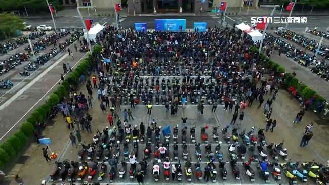 機車體積小，停車方便，台灣機車停車格超多，不用擔心找不到停車位。(資料照)