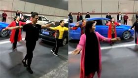 隧道堵車動彈不得，一群大媽索性下車跳舞。（圖／翻攝梨視頻）