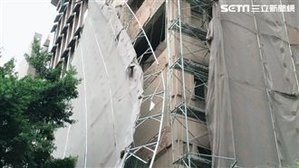 快訊／北市大樓鷹架傾斜　現場警戒中