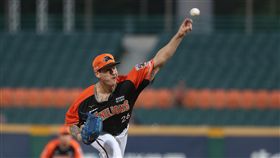 獅悍將雙重戰　統一瑞安次場先發中華職棒30日在新莊棒球場進行統一7-ELEVEn獅隊與富邦悍將隊雙重賽第2場賽事，獅隊派出洋投瑞安（Ryan Verdugo）擔任先發投手。中央社記者張新偉攝　107年9月30日