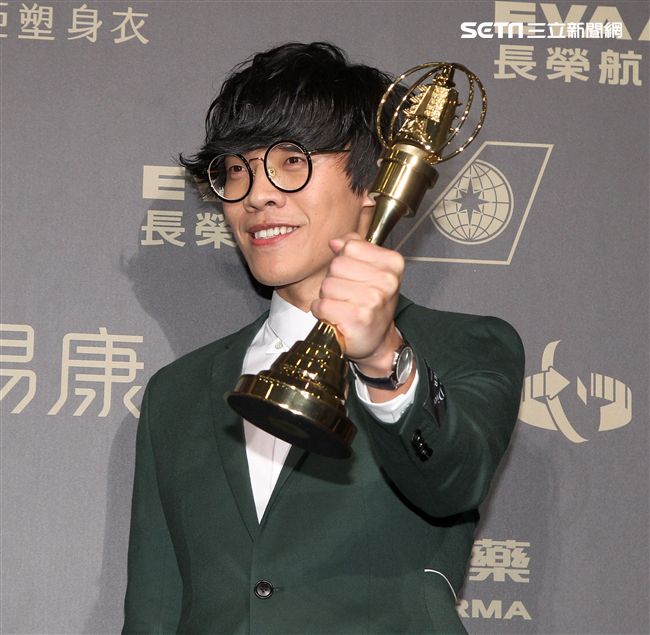 盧廣仲獲得新進演員及男主角獎兩個獎項，這也是金鐘獎有史以來首度有人連拿新進演員及男主角獎兩個獎項。（記者邱榮吉/攝影）