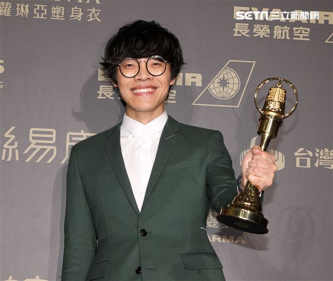 盧廣仲獲得新進演員及男主角獎兩個獎項，這也是金鐘獎有史以來首度有人連拿新進演員及男主角獎兩個獎項。（記者邱榮吉/攝影）