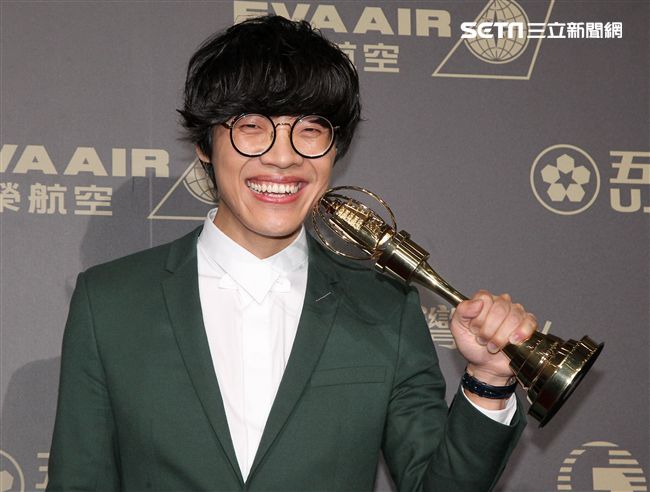 盧廣仲獲得新進演員及男主角獎兩個獎項，這也是金鐘獎有史以來首度有人連拿新進演員及男主角獎兩個獎項。（記者邱榮吉/攝影）