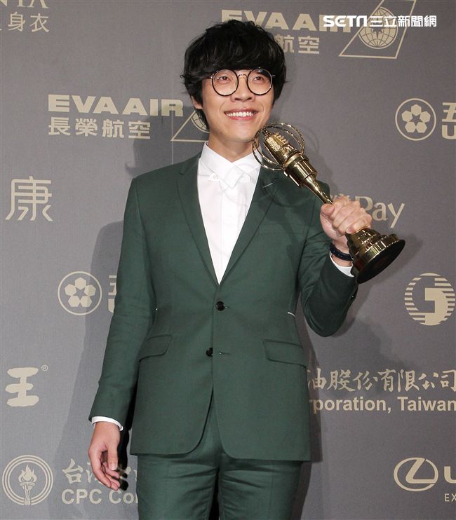 盧廣仲獲得新進演員及男主角獎兩個獎項，這也是金鐘獎有史以來首度有人連拿新進演員及男主角獎兩個獎項。（記者邱榮吉/攝影）