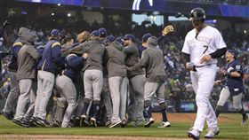 ▲釀酒人在客場橫掃洛磯。（圖／美聯社／達志影像）