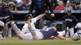 ▲Scott Oberg暴投又送了1分。（圖／美聯社／達志影像）