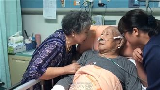 嬤問愛不愛我　阿公一個字逼哭眾人