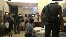 李男屢次創業失敗，開毒趴找嫩妹陪搖又被逮（翻攝畫面）