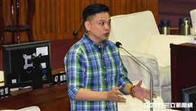 台北市議員洪健益質詢。 （圖／記者林敬旻攝）