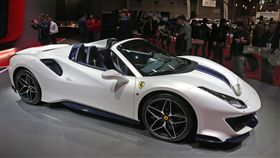 Ferrari 488 Pista Spider現身巴黎車展。（圖／Ferrari提供）