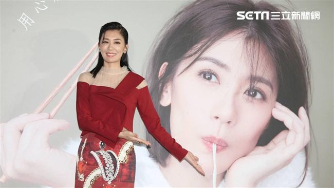 賈靜雯曬大鑽戒　親口回應婚宴好消息