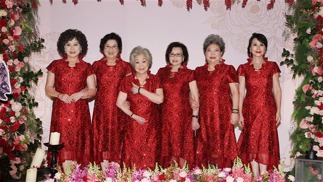 2018年周遊伴娘團張琍敏（右起）、吳敏、紀露霞、素珠、王滿嬌、陳惠美。（圖／資料照）