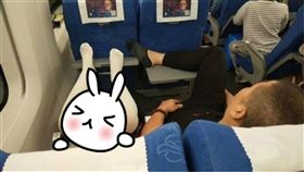  內褲,高鐵,微博,坐姿,翹腿,大陸,教育,有樣學樣　圖／翻攝自微博　https://goo.gl/czDybR