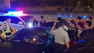 釣蝦場差點爆槍戰　結局太「蝦」了