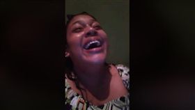 ▲查莫羅笑到崩潰。（圖／翻攝自Dayana Chamorro臉書）