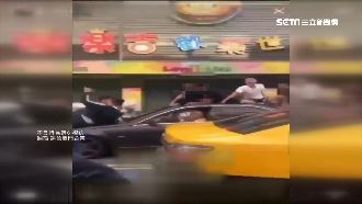 6少年趴坐車頂兜風　耍帥舉動超危險