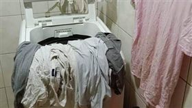 丈夫這樣晾衣服　讓老婆超傻眼「阿嬤的趴菜乾喔！」　圖／翻攝自臉書