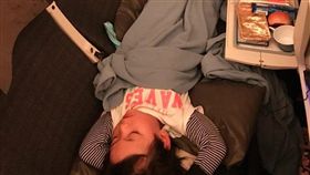 爆怨公社,搭飛機,暖男,跨腳
圖／翻攝臉書